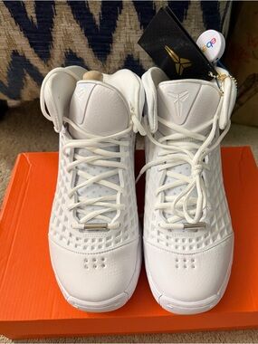 Nike Kobe 3 Protro Halo Size 8 Men's
100% Authentic